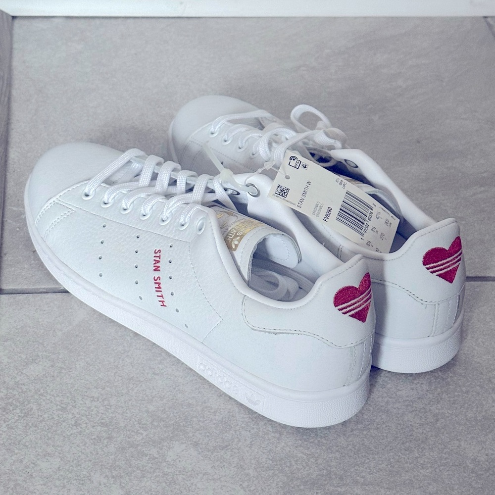 BRAND NEW Women’s Adidas Valentine’s Day Limited Edition Stan Smith Sneakers